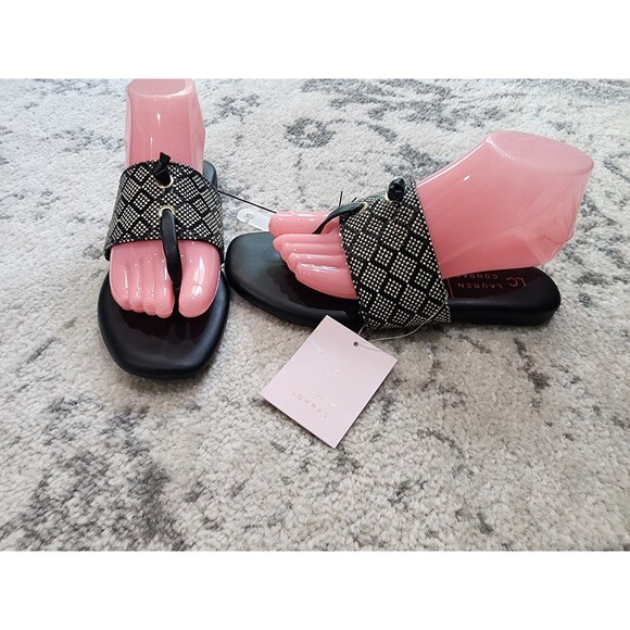 LC Lauren Conrad Shoes - LC Lauren Conrad size 7 Wrenn Boho Geometric Print Thong Sandals Black